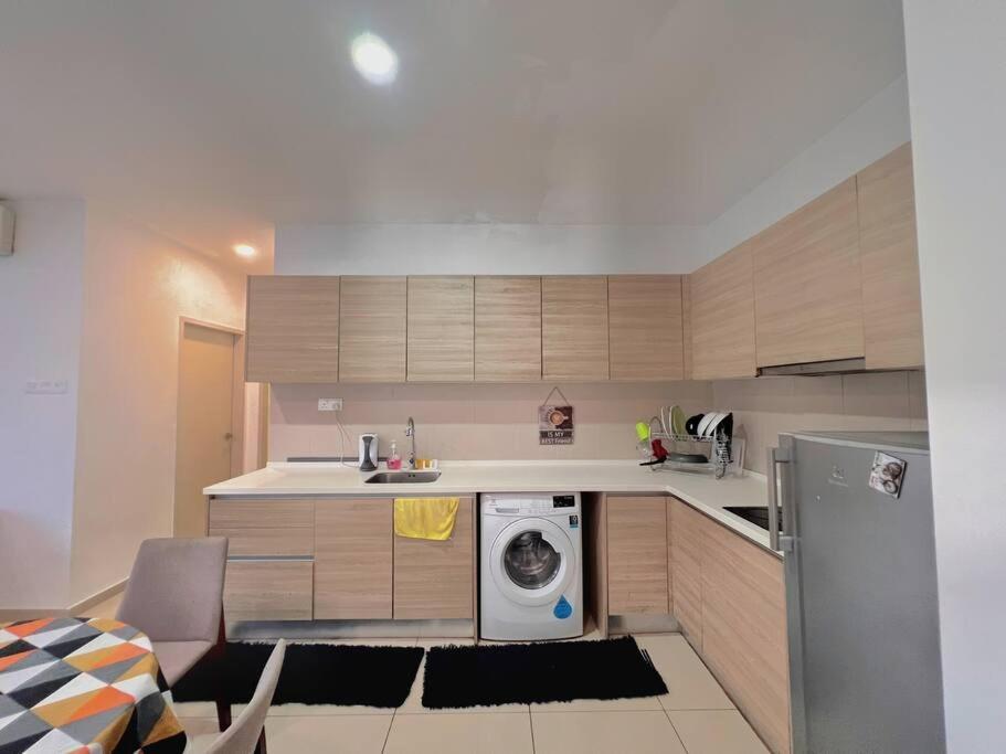 Apartment 2 Bedroom & 2 Bth With Free Parking @ Near Themepark, Snowwalk & I-city Mall Shah Alam