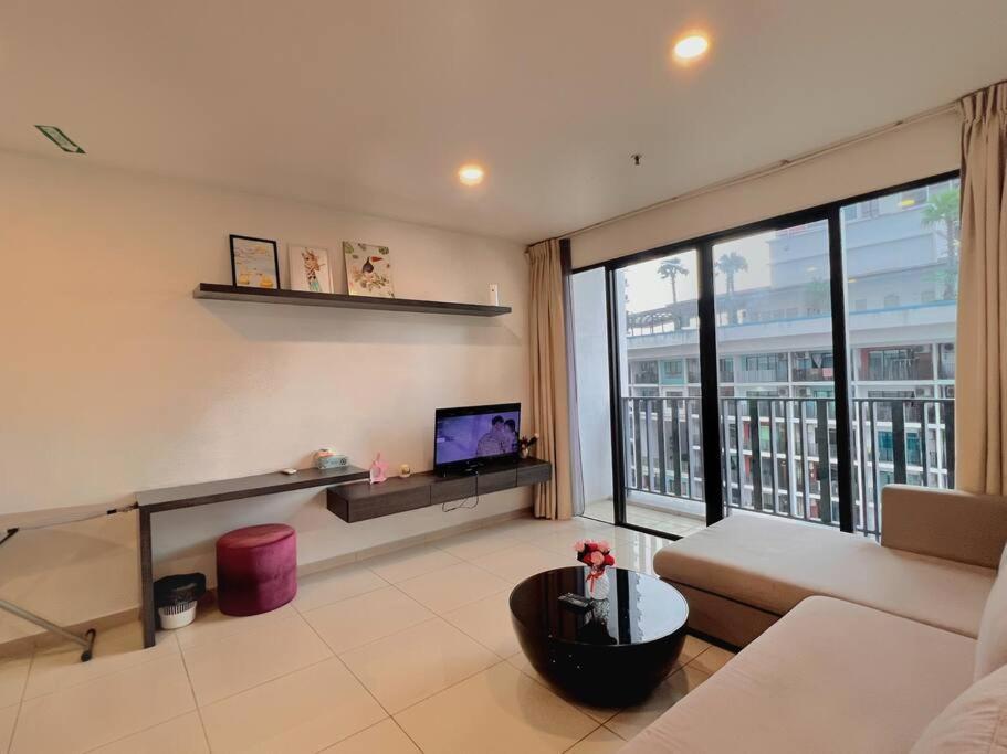 Apartment 2 Bedroom & 2 Bth With Free Parking @ Near Themepark, Snowwalk & I-city Mall