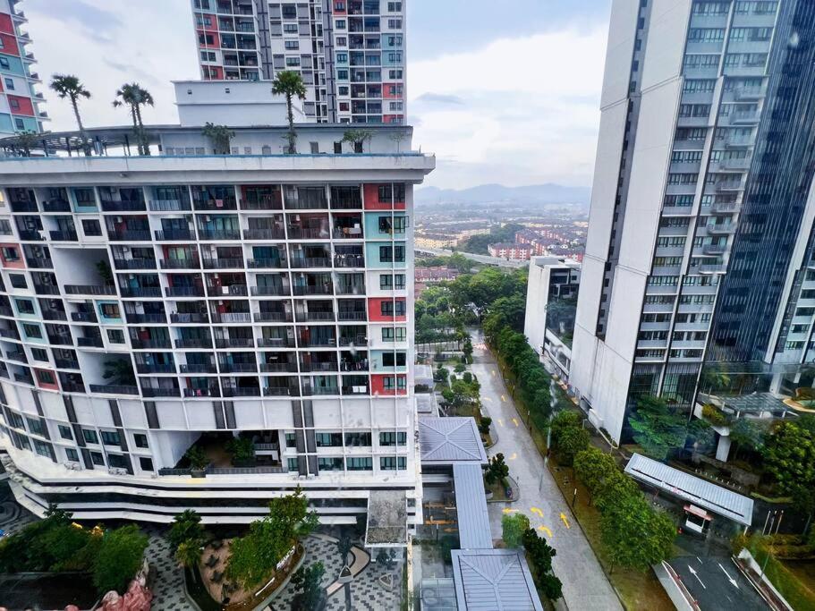 2 Bedroom & 2 Bth With Free Parking @ Near Themepark, Snowwalk & I-city Mall *