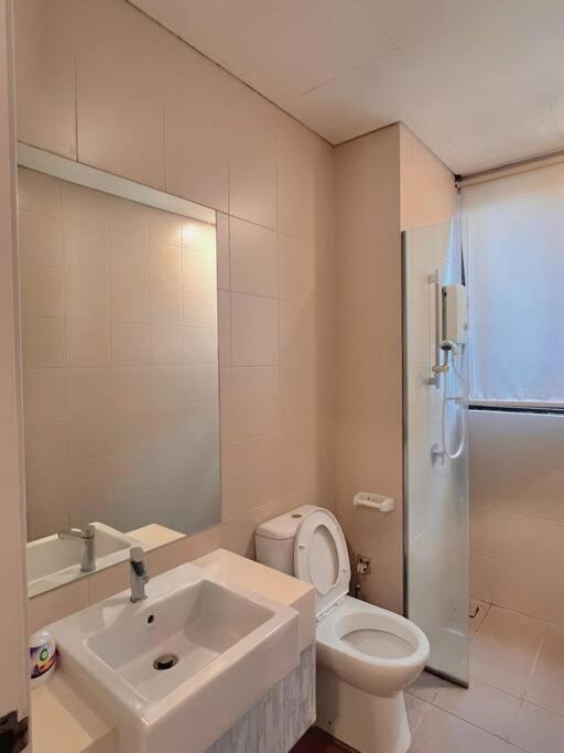 Apartment 2 Bedroom & 2 Bth With Free Parking @ Near Themepark, Snowwalk & I-city Mall *